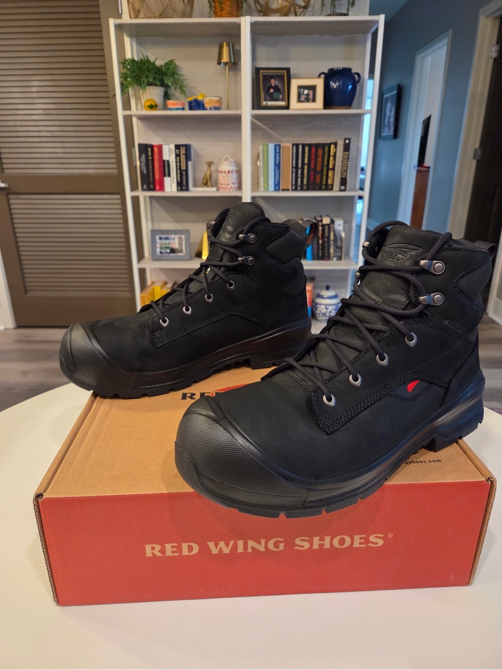 RED WING Men's Black Work Boots - Durable Safety Toe